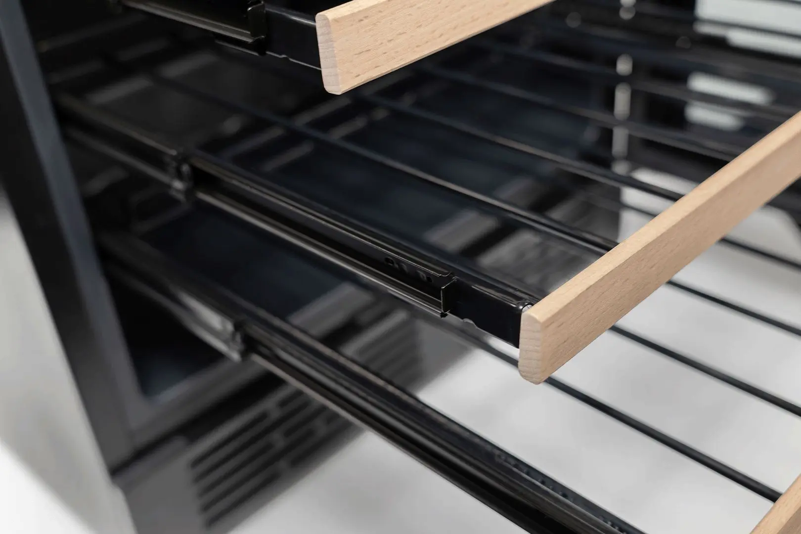 Винный шкаф Vivax CW-144D46 GB (Black)