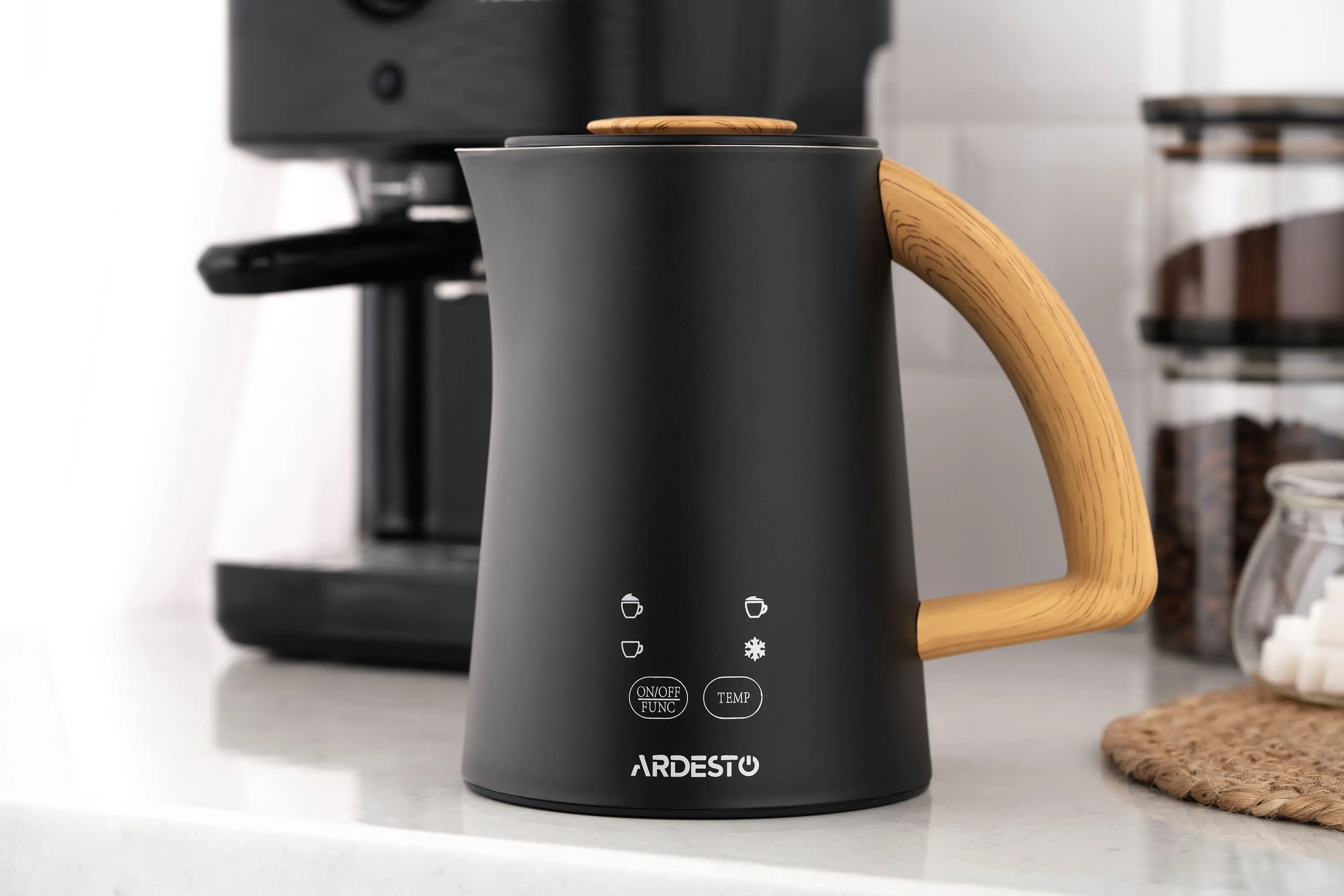 Aparat de spumare a laptelui Ardesto MBC-Y500B (Black)