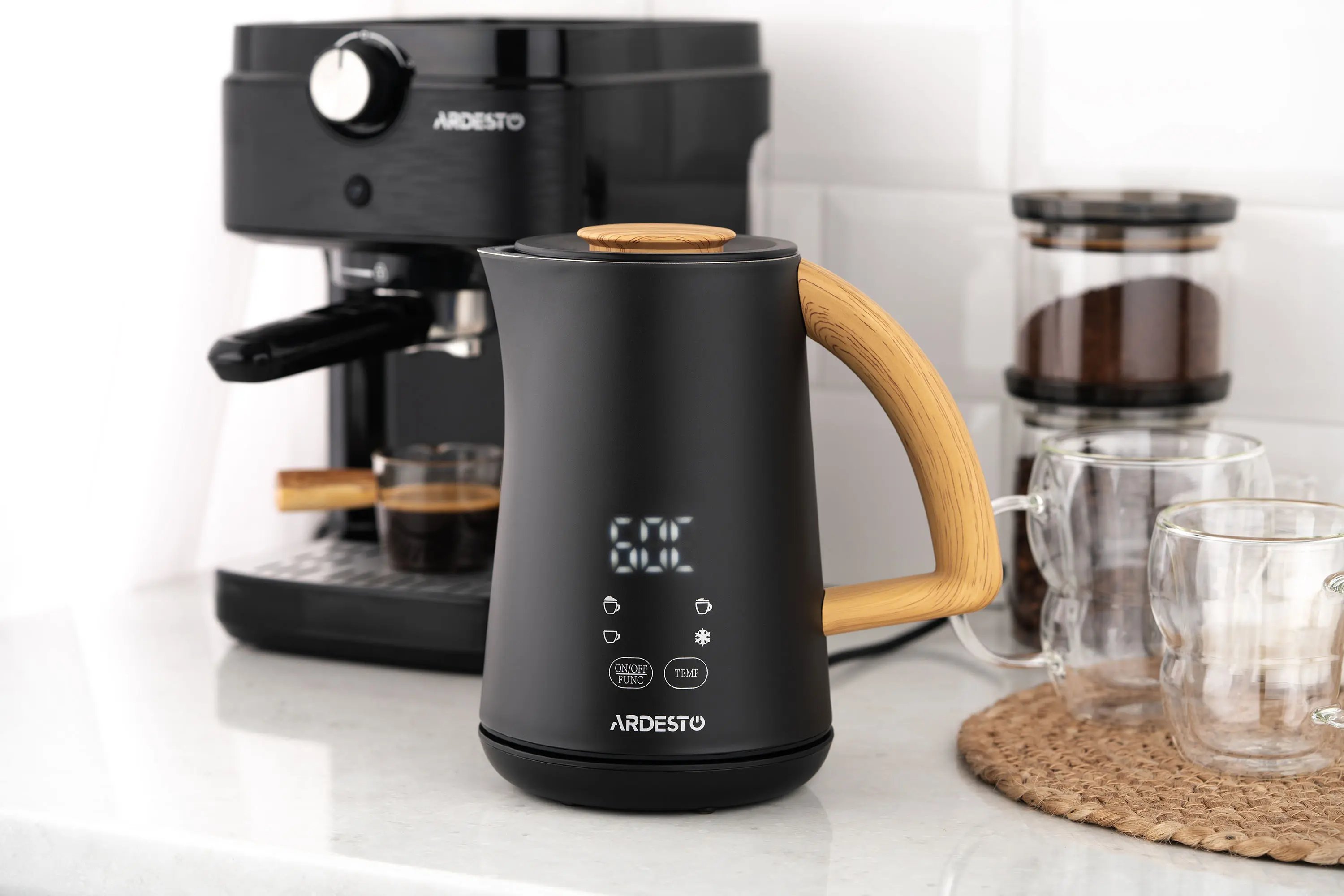 Aparat de spumare a laptelui Ardesto MBC-Y500B (Black)