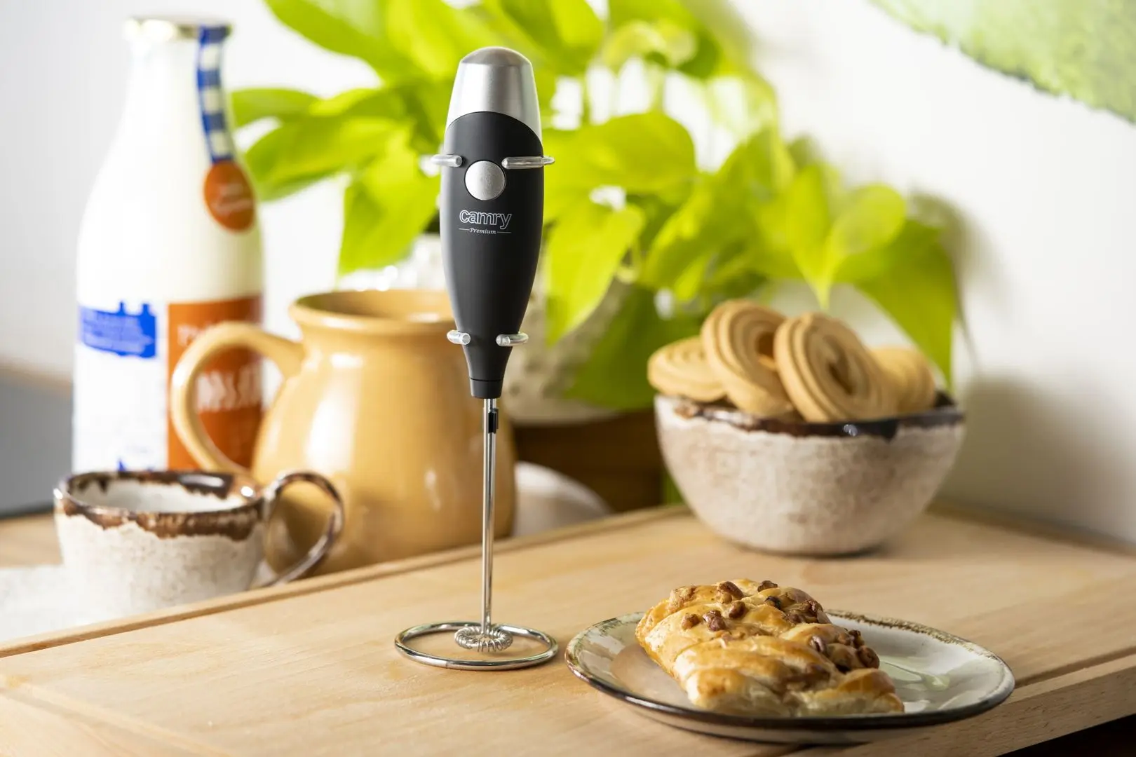 Aparat de spumare a laptelui Camry CR 4501 (Black/Gray)