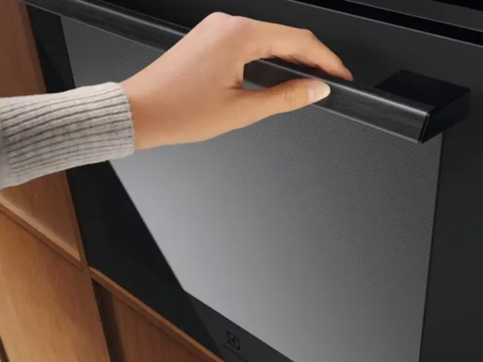 Встраиваемая электрическая духовка Electrolux EOE9P3ST (Black) - 3