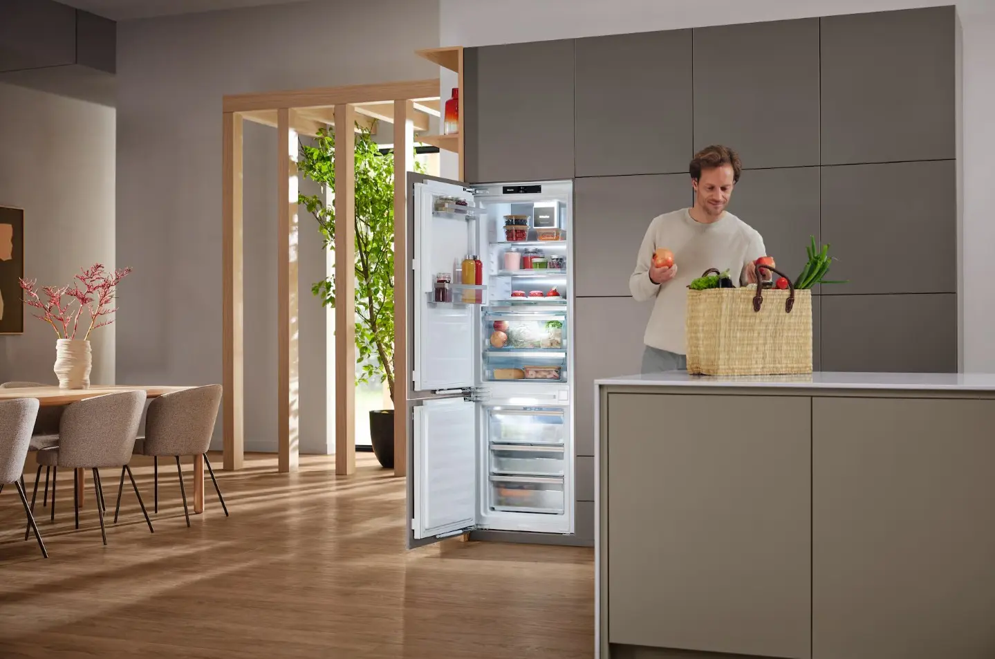 Встраиваемый холодильник Miele KFN 7795 C (White) - 3