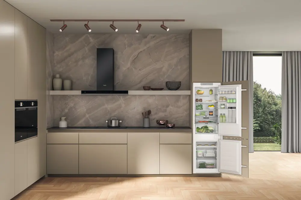 Встраиваемый холодильник Whirlpool WHC18 T322 (White)