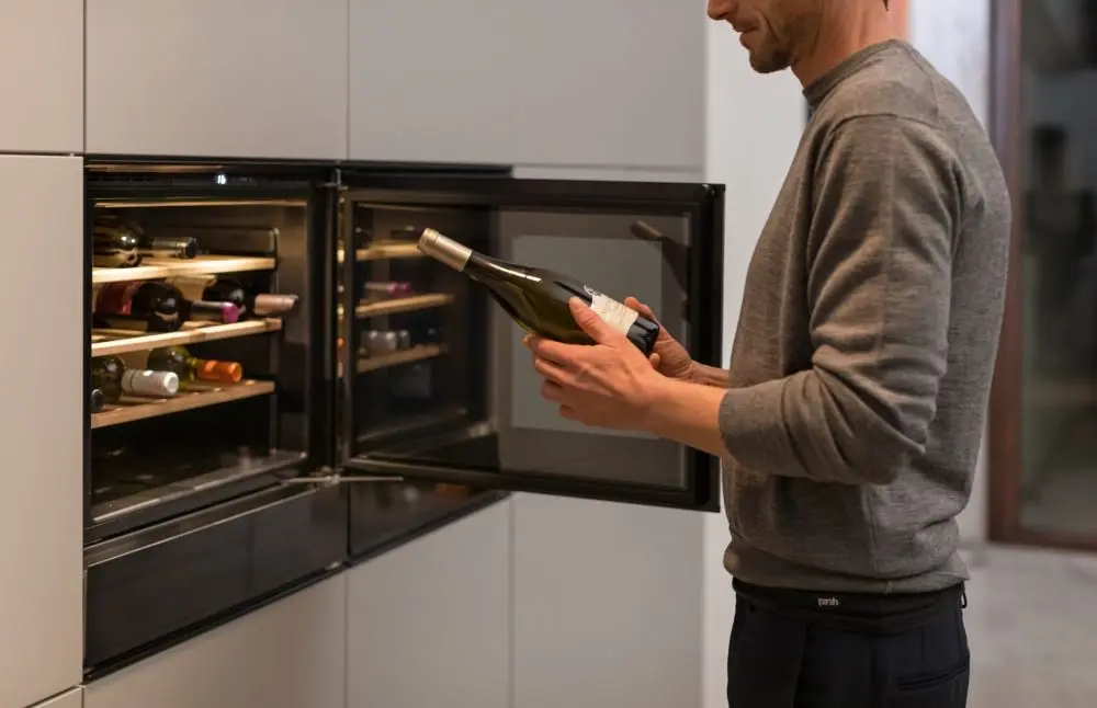 Vitrina de vinuri incorporabila Franke Mythos FMY 24 WCR N BK (Black)