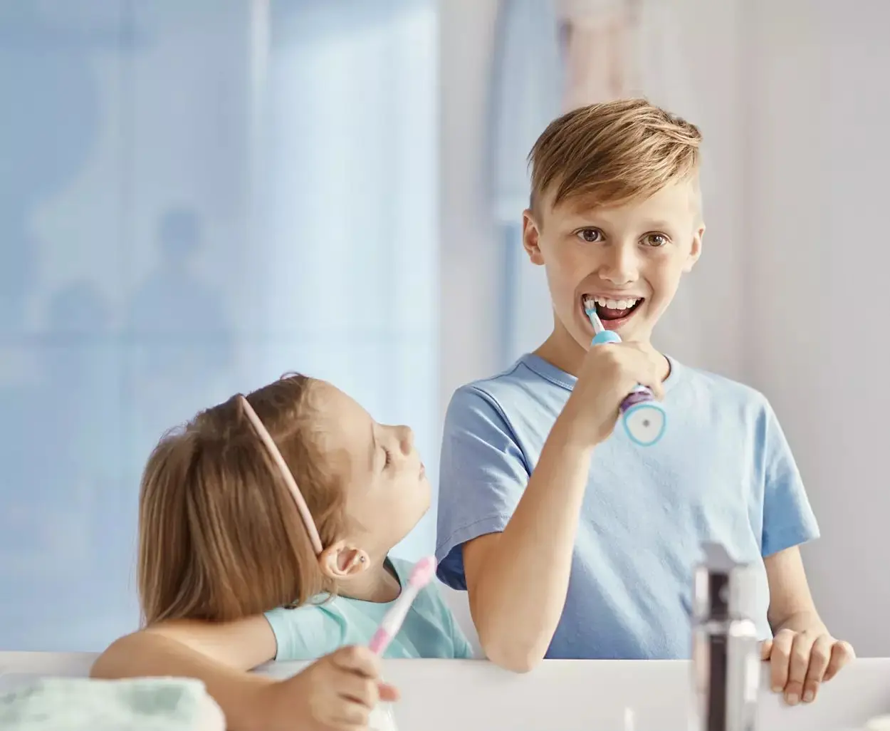 Periuta de dinti electrica Philips HX6352/42 (Pink)