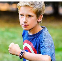Детский фитнес-браслет Garmin Vivofit Jr. 2 Captain America (Blue/Red) Thumb