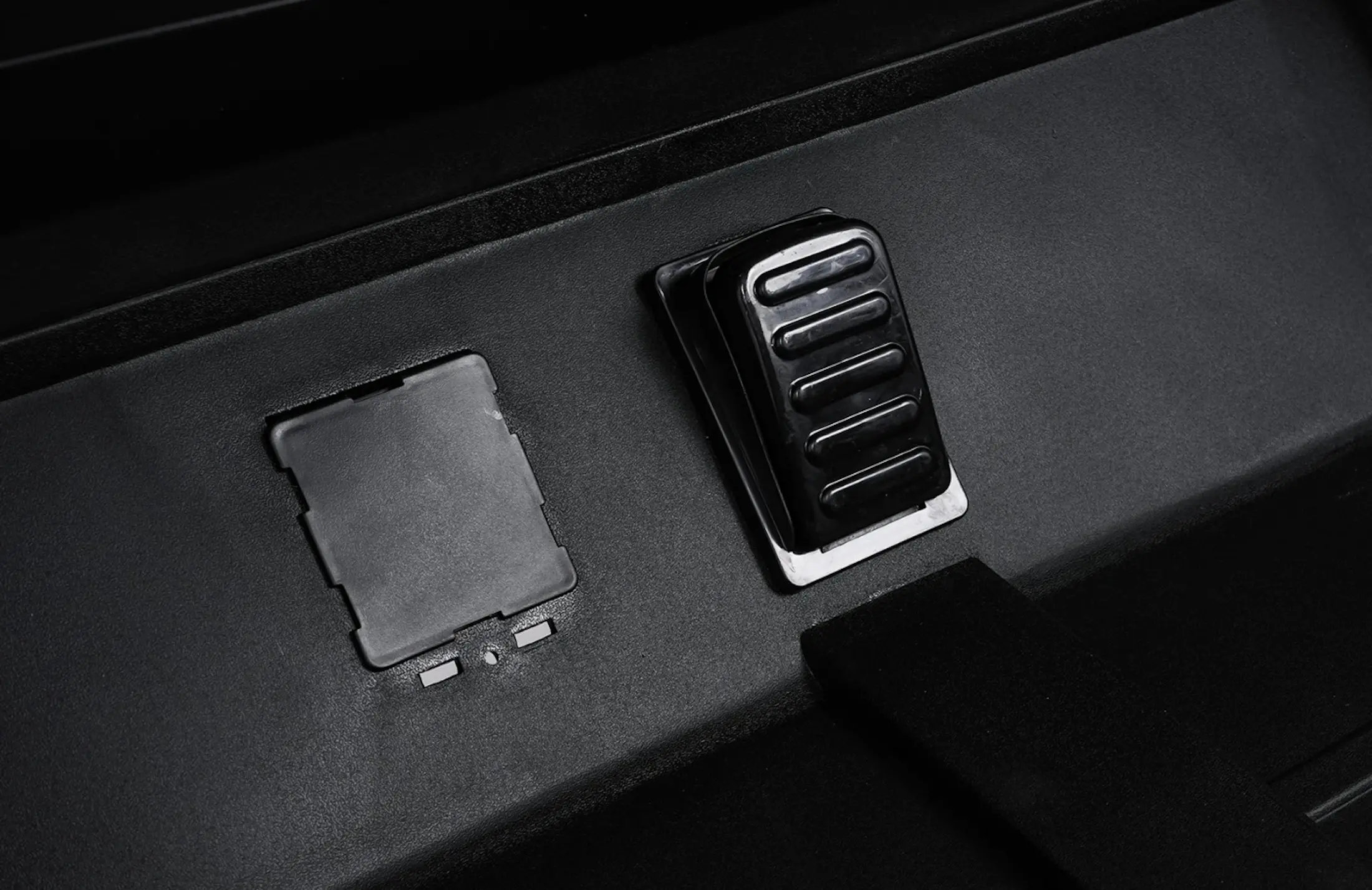 Masinuta electrica Arctic Cat Wildcat XX (Pink)