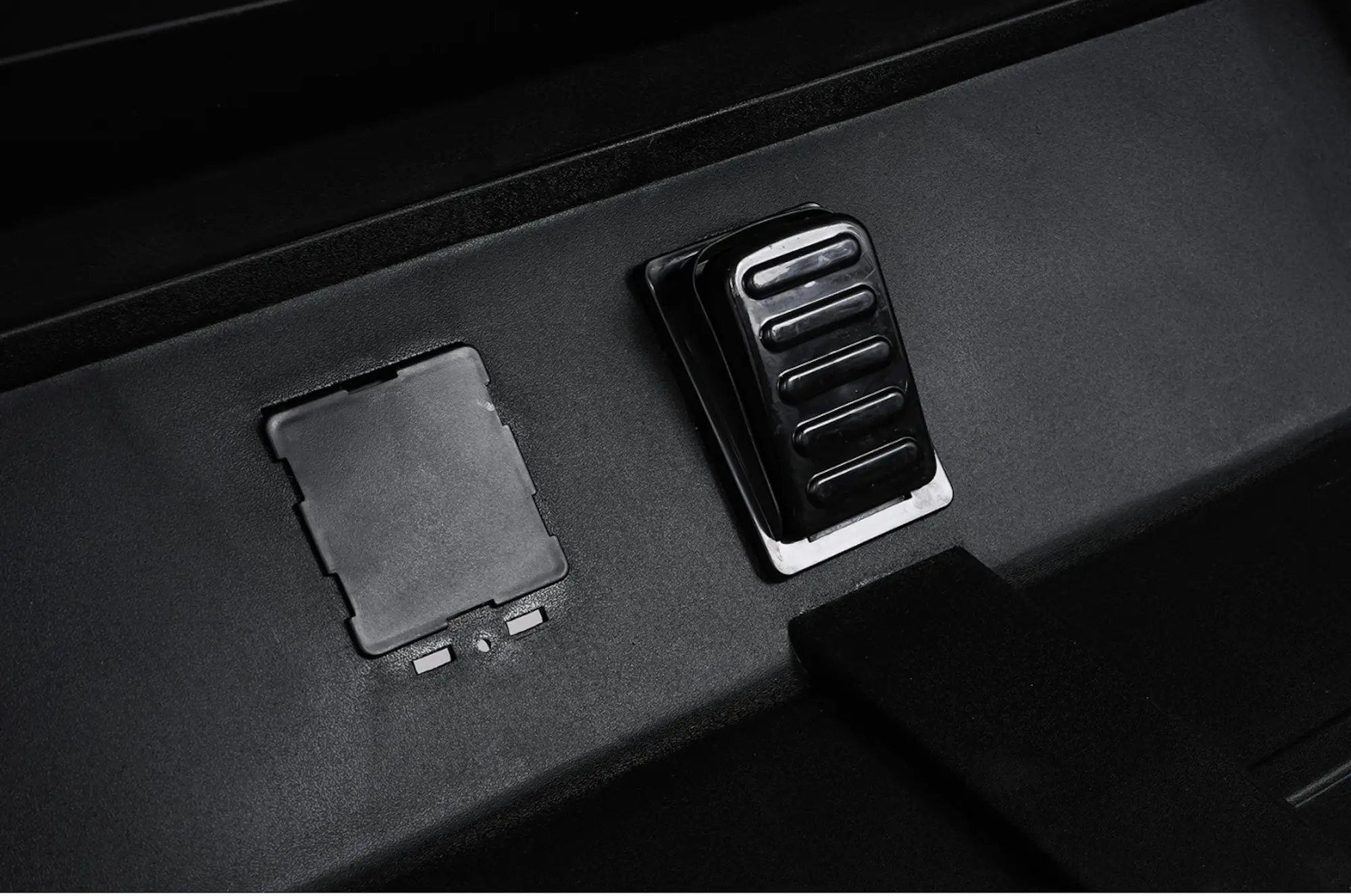 Masinuta electrica Arctic Cat Wildcat XX (White)