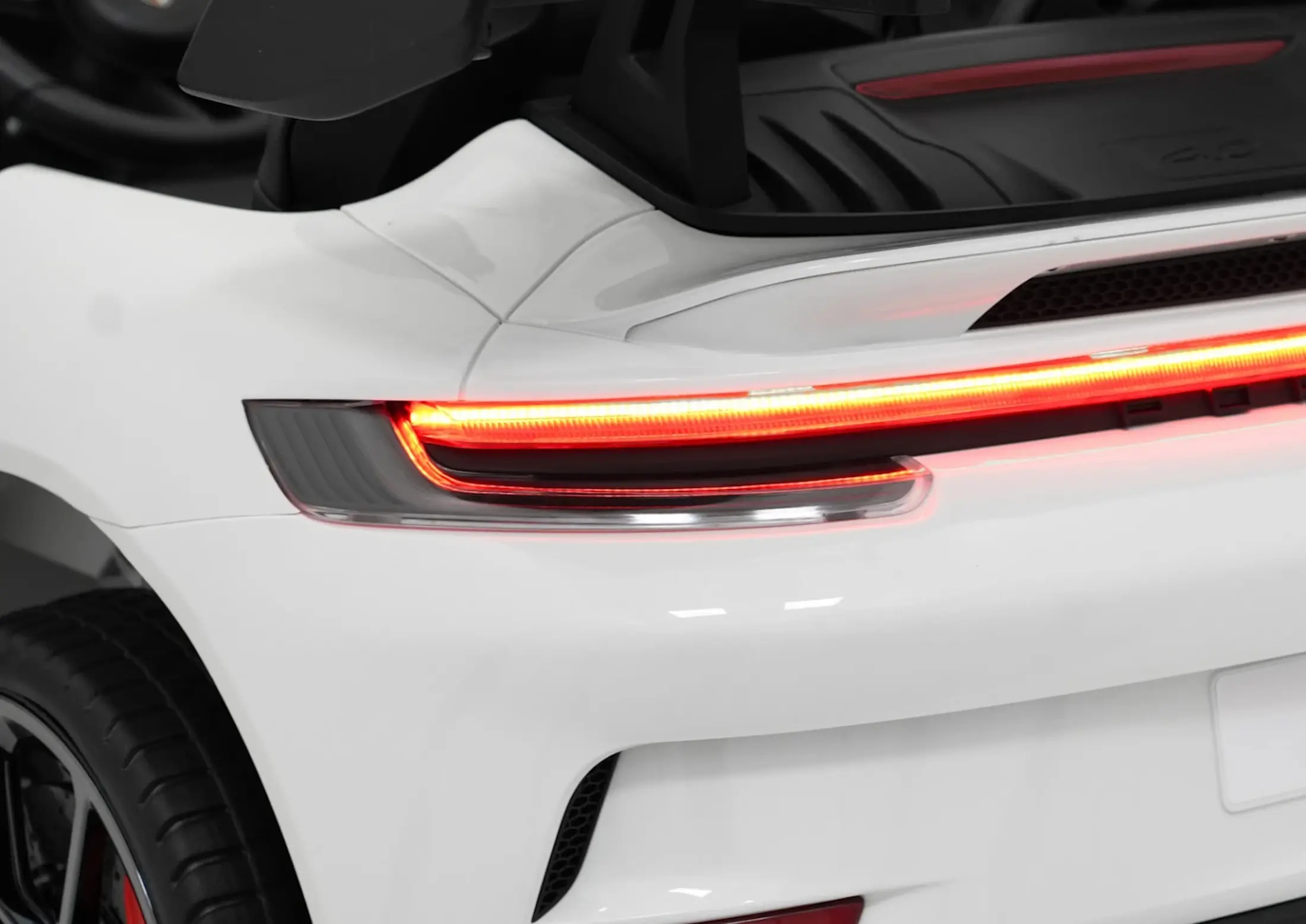 Masinuta electrica Ramiz Porsche 911 GT3 MP4 (White)