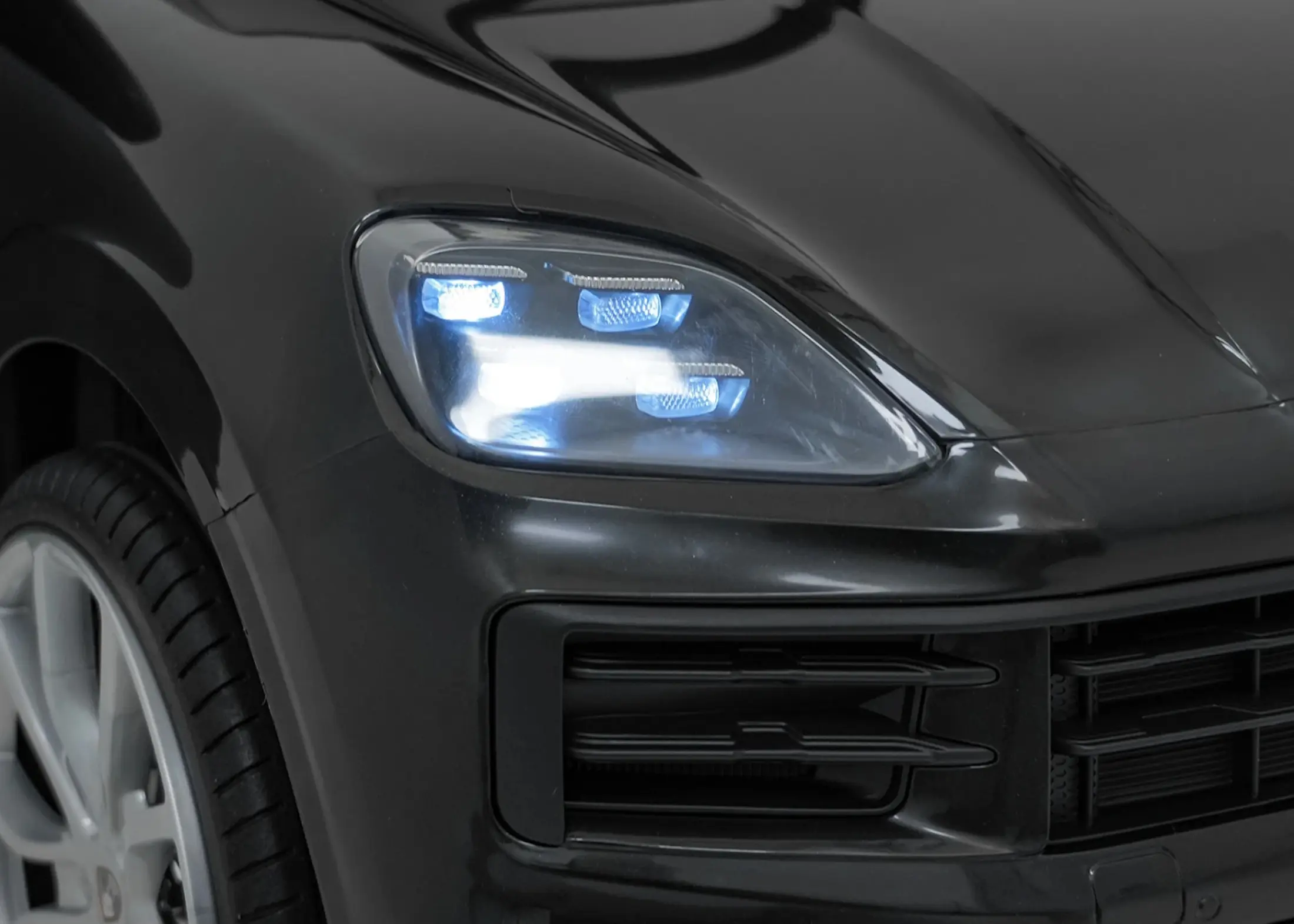 Masinuta electrica Ramiz Porsche Cayenne (Black)