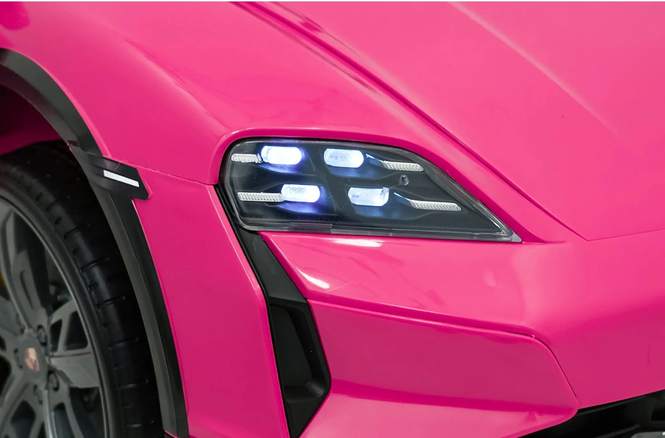 Masinuta electrica Ramiz Porsche Taycan Turbo S (Pink)