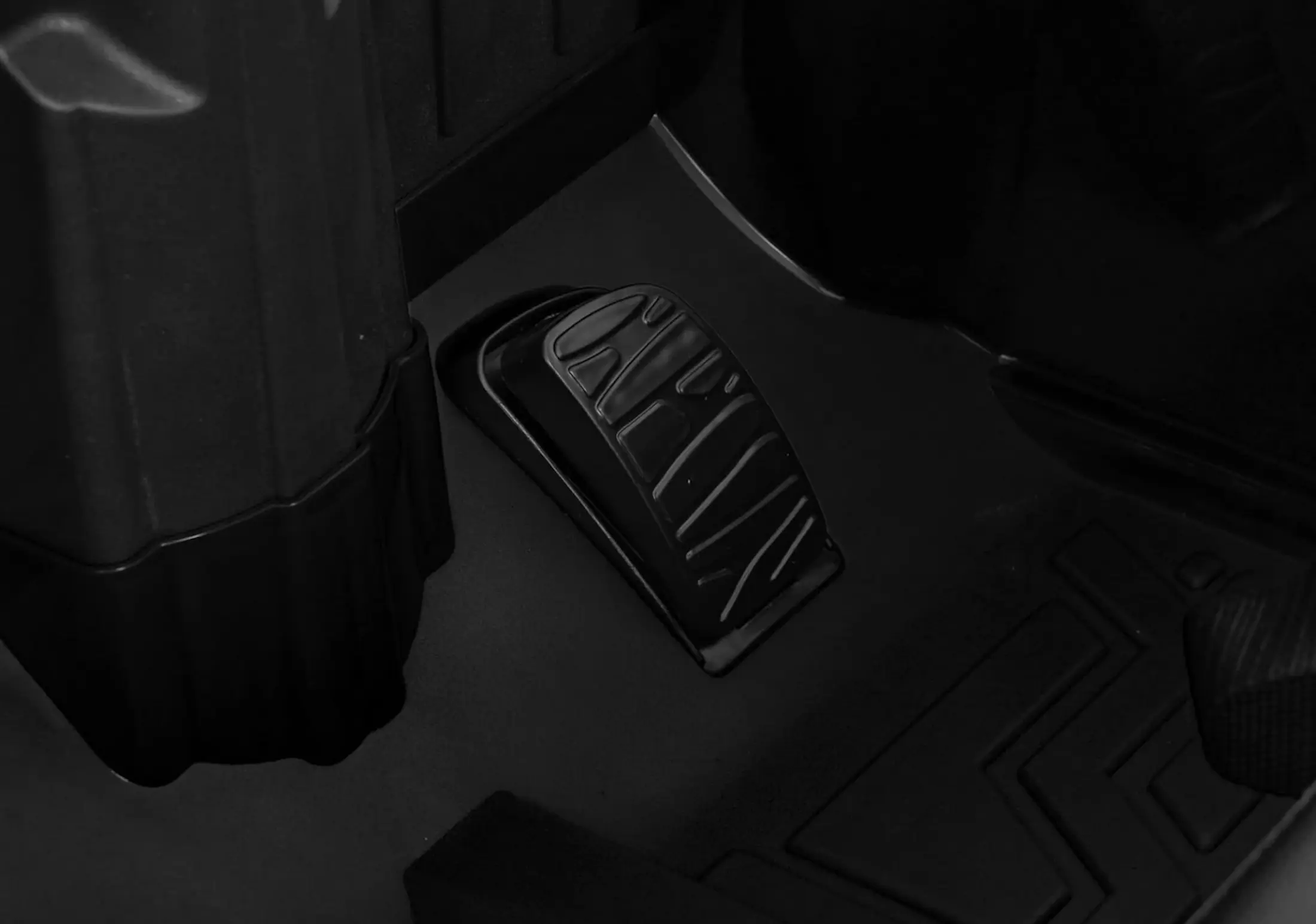 Masinuta electrica Ramiz Land Rover Defender 110 SVX Concept (Black)