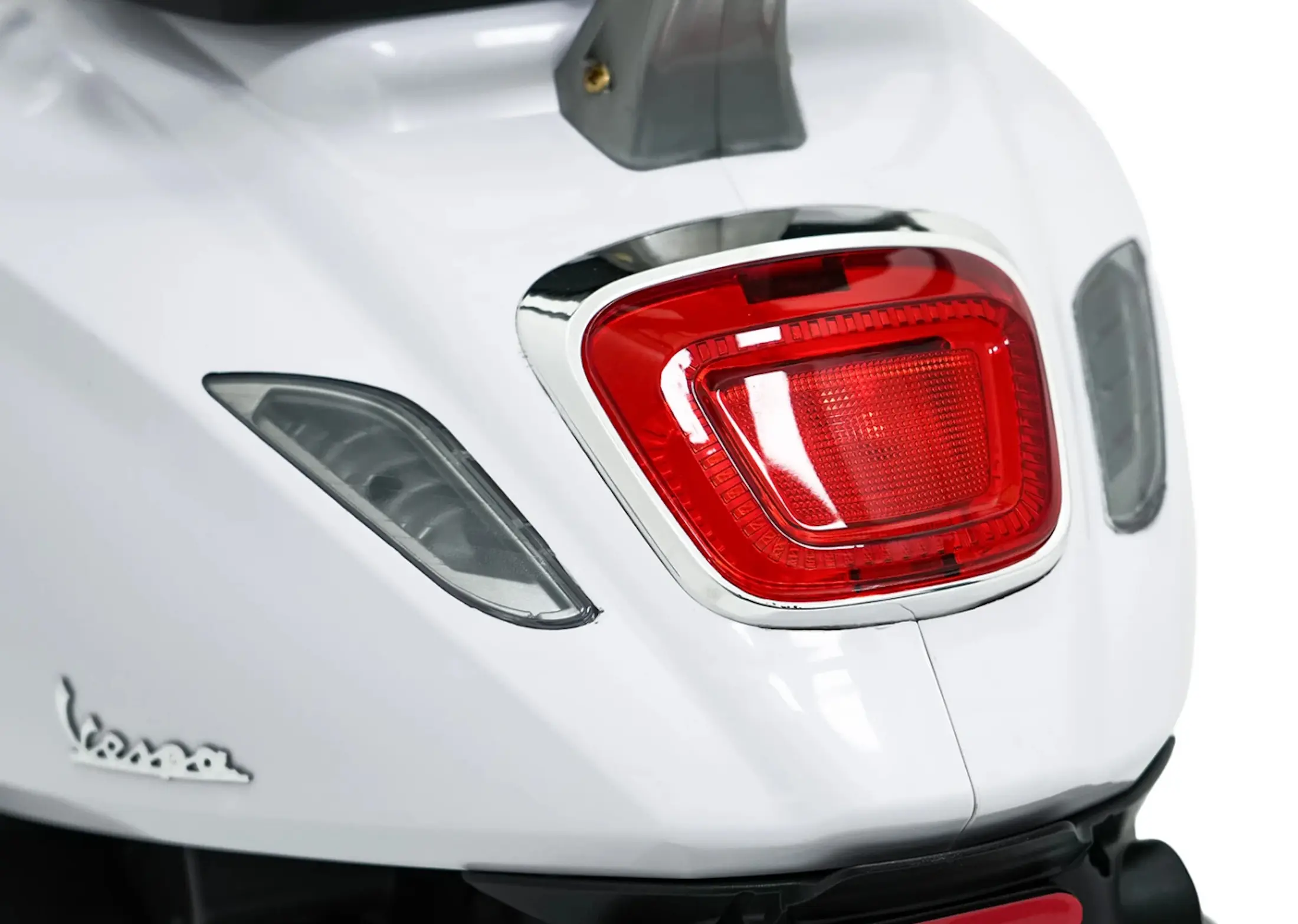 Scuter electric Vespa Roma (White)