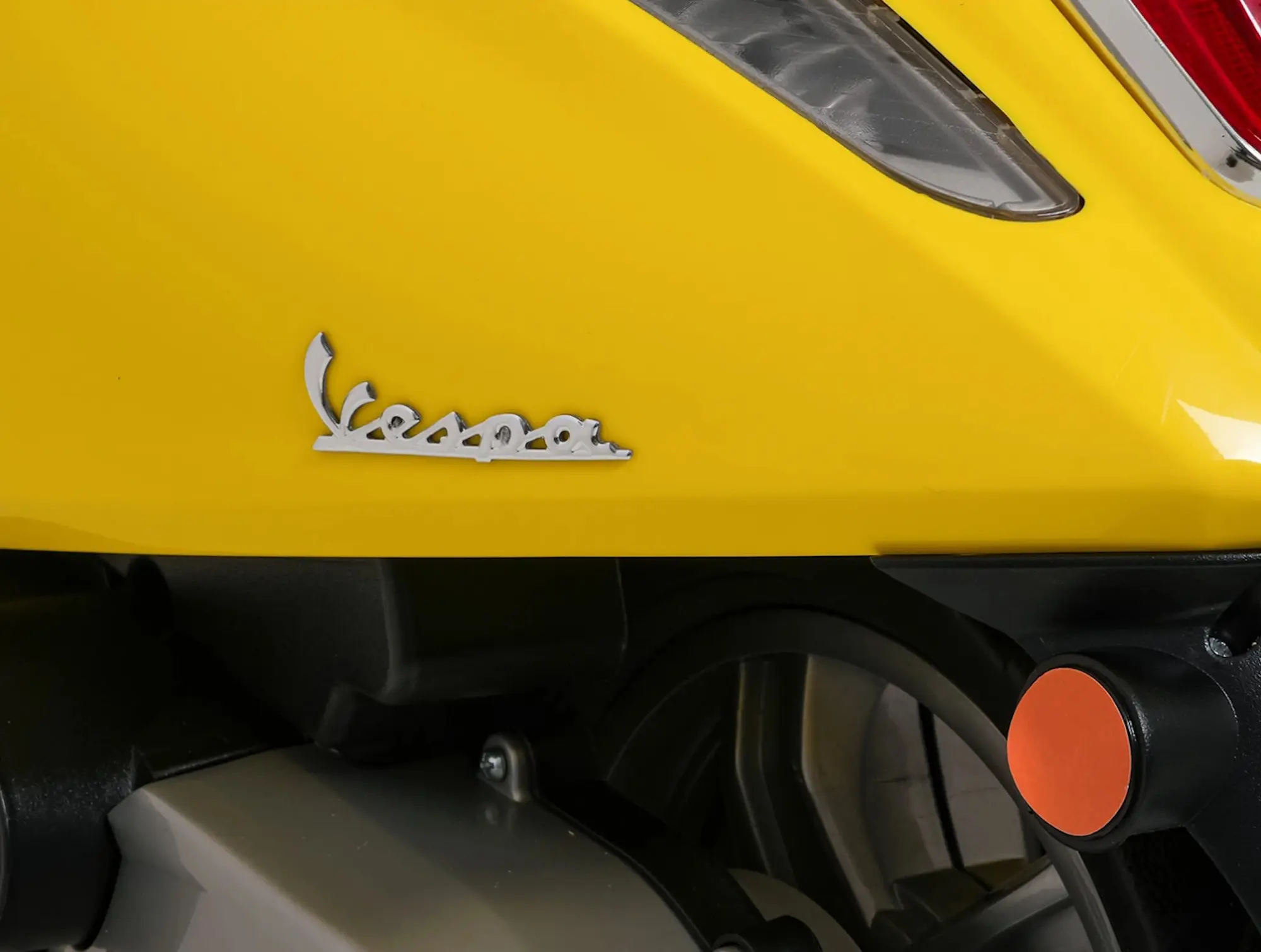 Scuter electric Vespa Roma (Yellow)