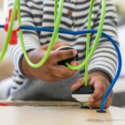 Jucarie de dezvoltare Baby Einstein Hape Innovation Station Thumb