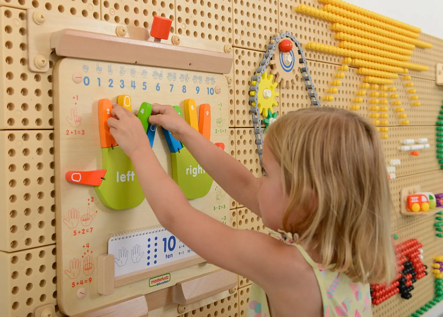 Бизиборд Masterkidz Fingers Counting Board (Natural/Multicolour) - 4
