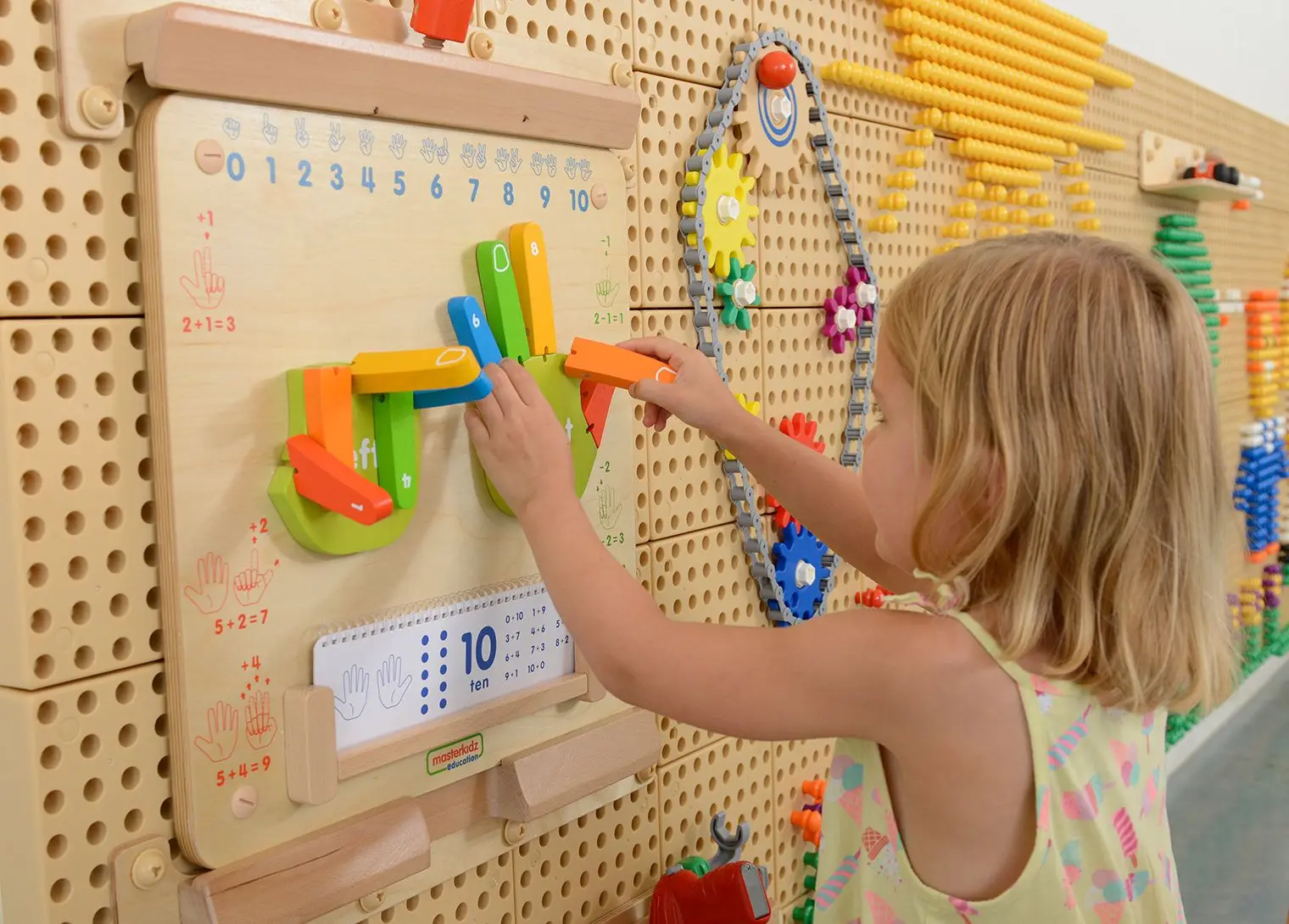 Бизиборд Masterkidz Fingers Counting Board (Natural/Multicolour) - 5