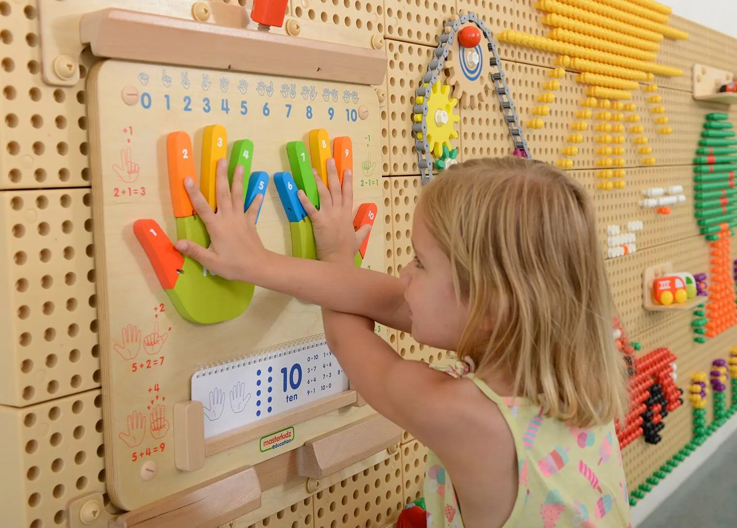 Бизиборд Masterkidz Fingers Counting Board (Natural/Multicolour) - 6