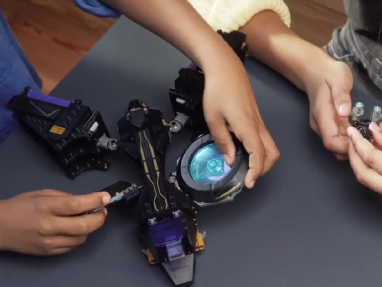 Constructor Lego Shuri's Sunbird