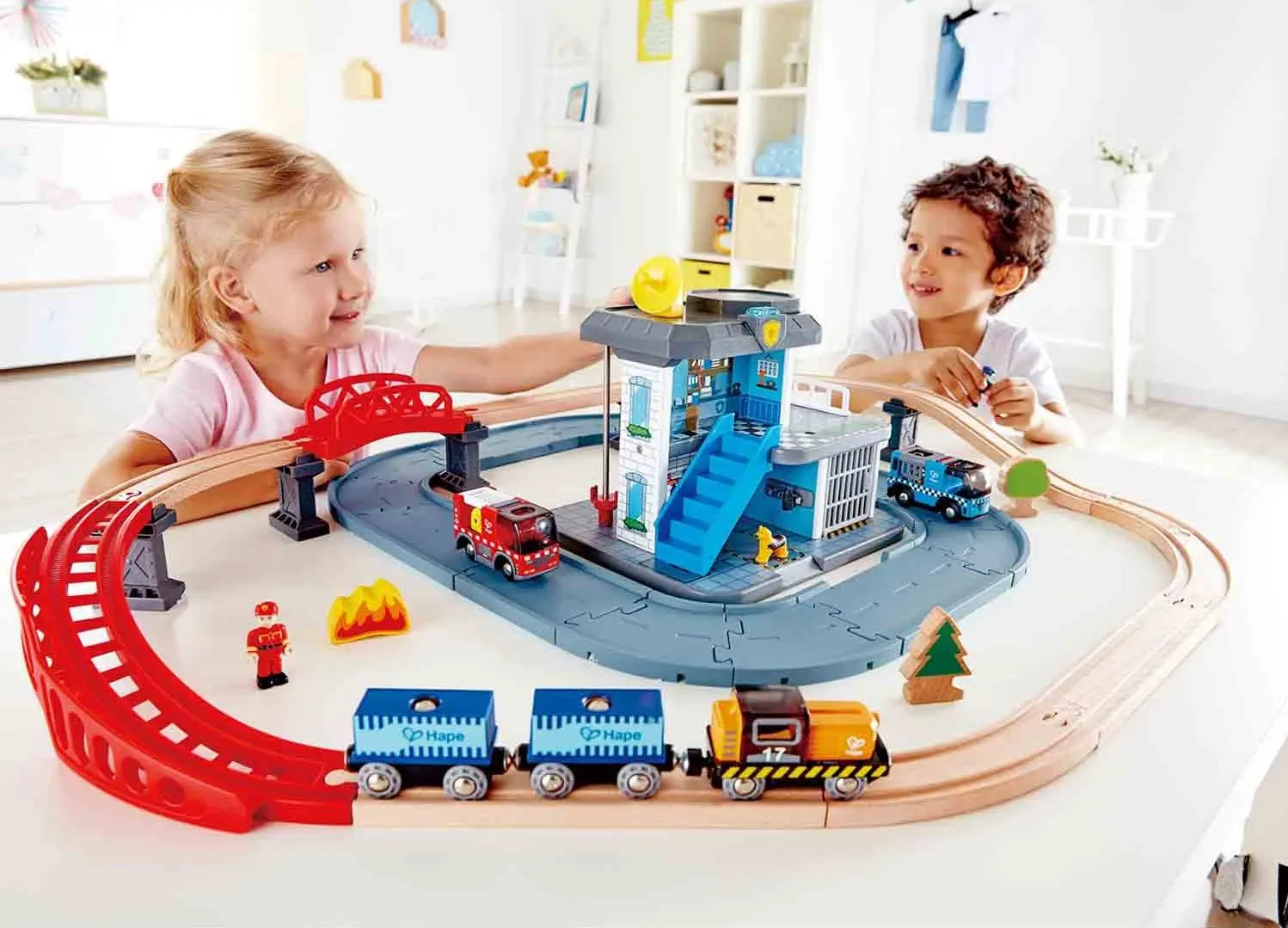 Set de joaca Hape Emergency Services HQ E3736