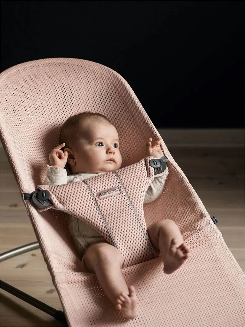 Sezlong pentru copii BabyBjorn Bliss (Pearly Pink)