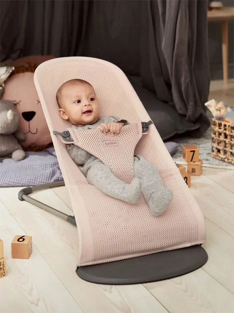 Sezlong pentru copii BabyBjorn Bliss (Pearly Pink)