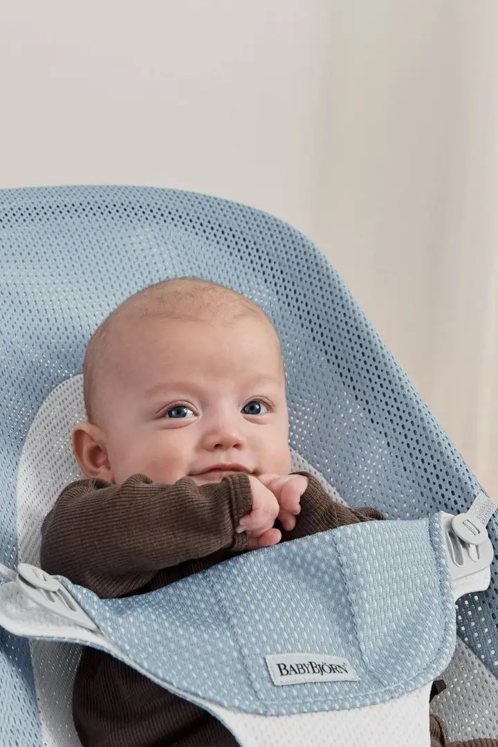 Детский шезлонг-качели BabyBjorn Balance Soft (Sky Blue/White)
