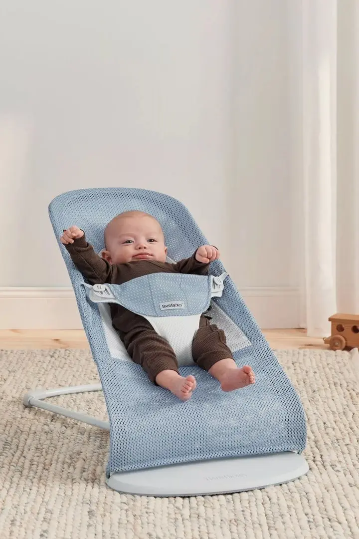 Детский шезлонг-качели BabyBjorn Balance Soft (Sky Blue/White)