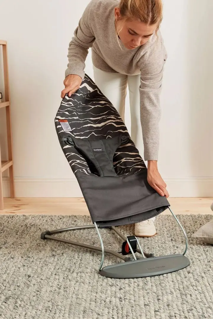 Sezlong-leagan pentru copii BabyBjorn Bliss (Anthracite/Landscape Print)