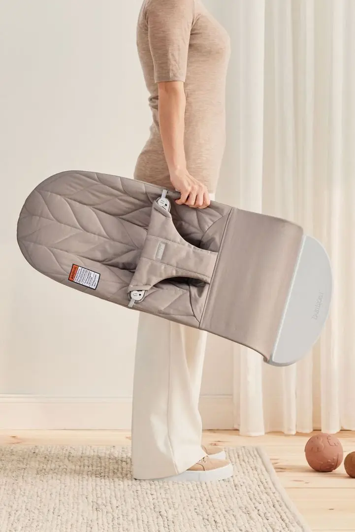 Кресло-шезлонг BabyBjorn Bliss (Sand Grey)