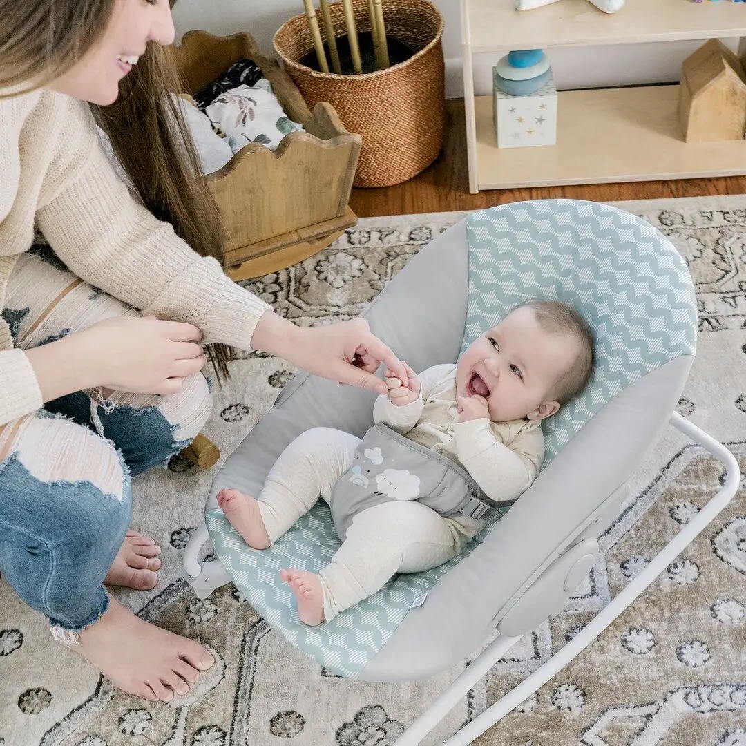 Scaun balansoar Bright Starts Ingenuity Rockity Rock Goji