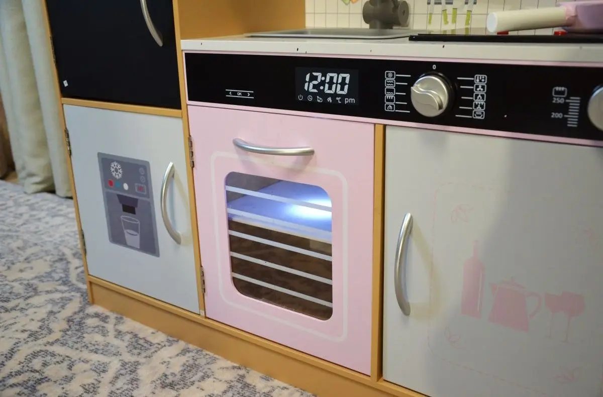 Bucatarie de joaca Enero Toys 1041124 (Wood/Pink)