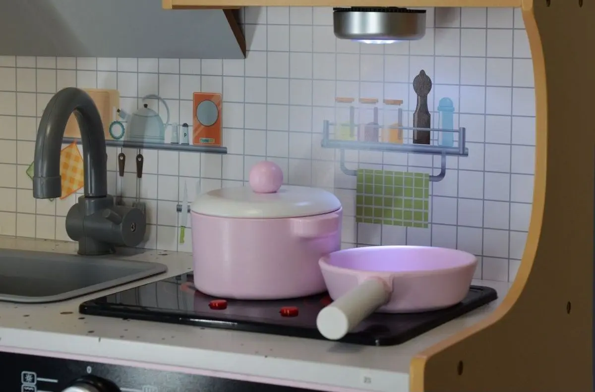 Bucatarie de joaca Enero Toys 1041124 (Wood/Pink)