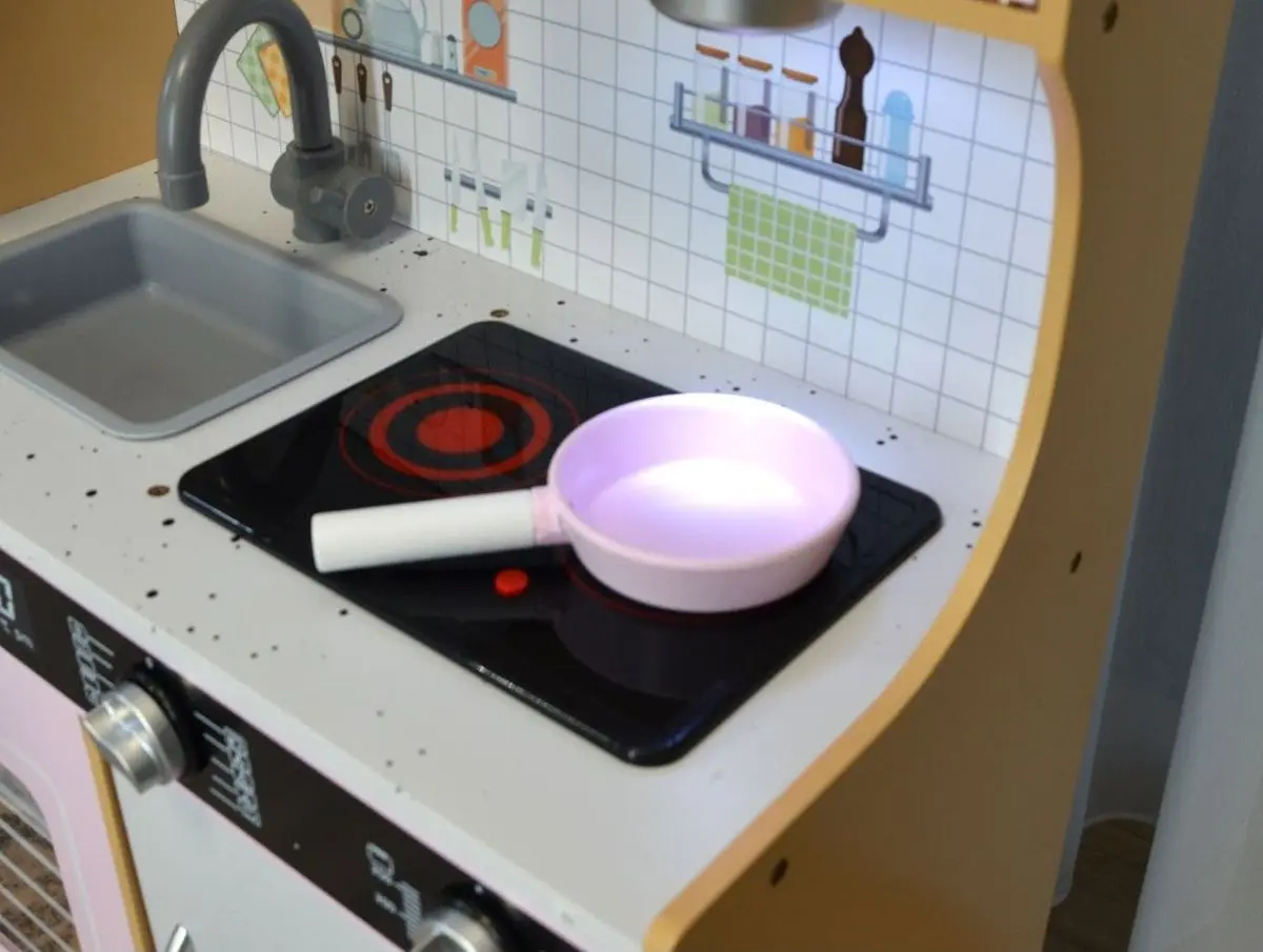 Bucatarie de joaca Enero Toys 1041124 (Wood/Pink)