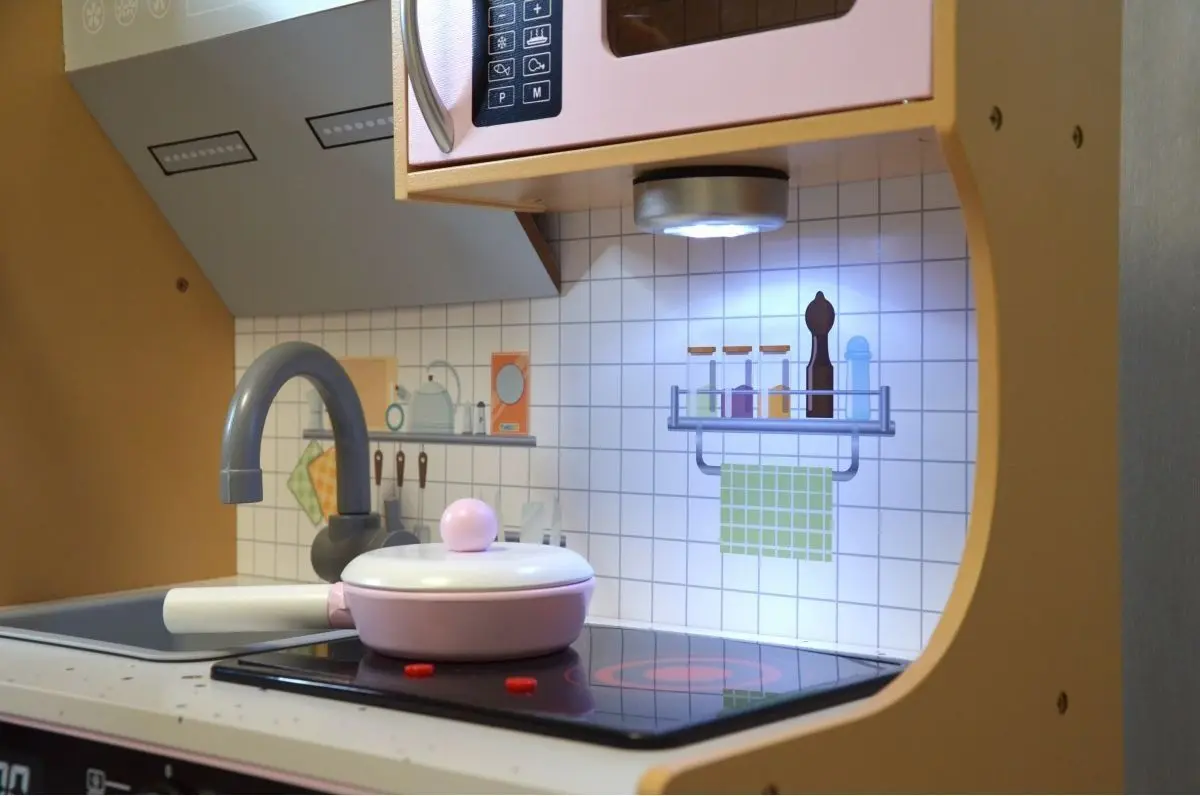 Bucatarie de joaca Enero Toys 1041124 (Wood/Pink)