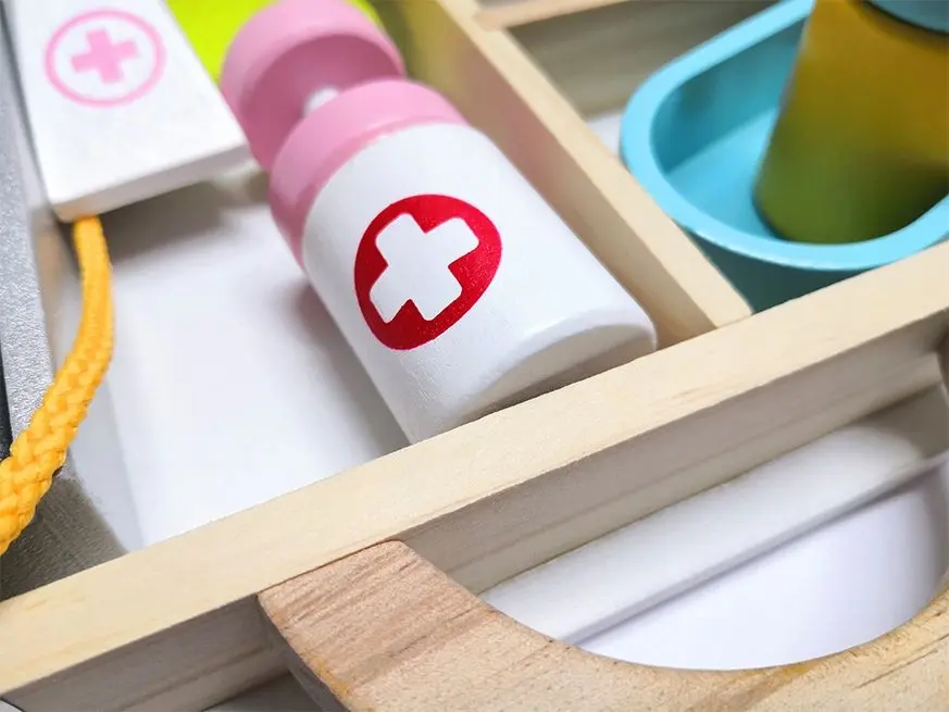 Set de joaca Trusa Medicala din lemn cu Accesorii Doctor 2305-1 - 4