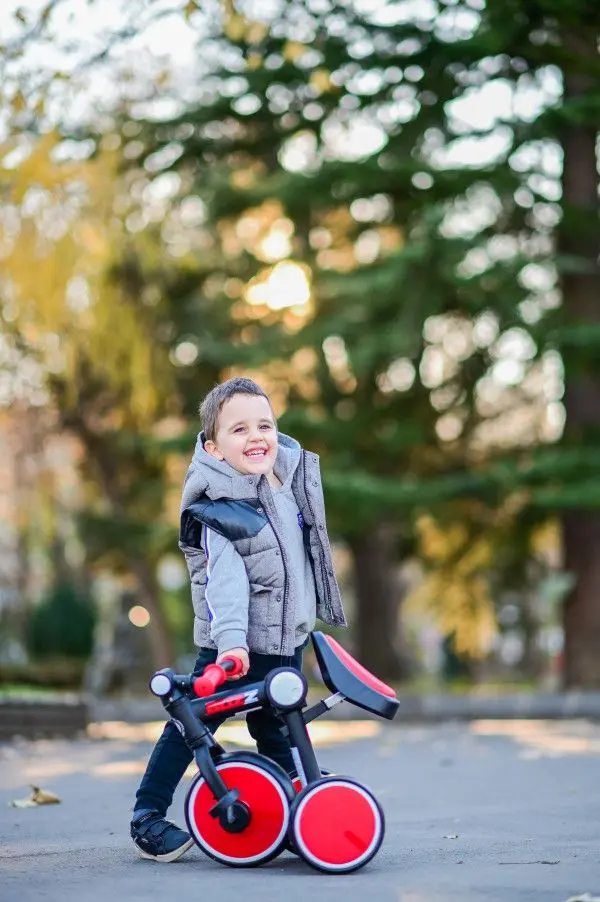 Трехколесный велосипед Bertoni (Lorelli) Buzz (Black/Red)