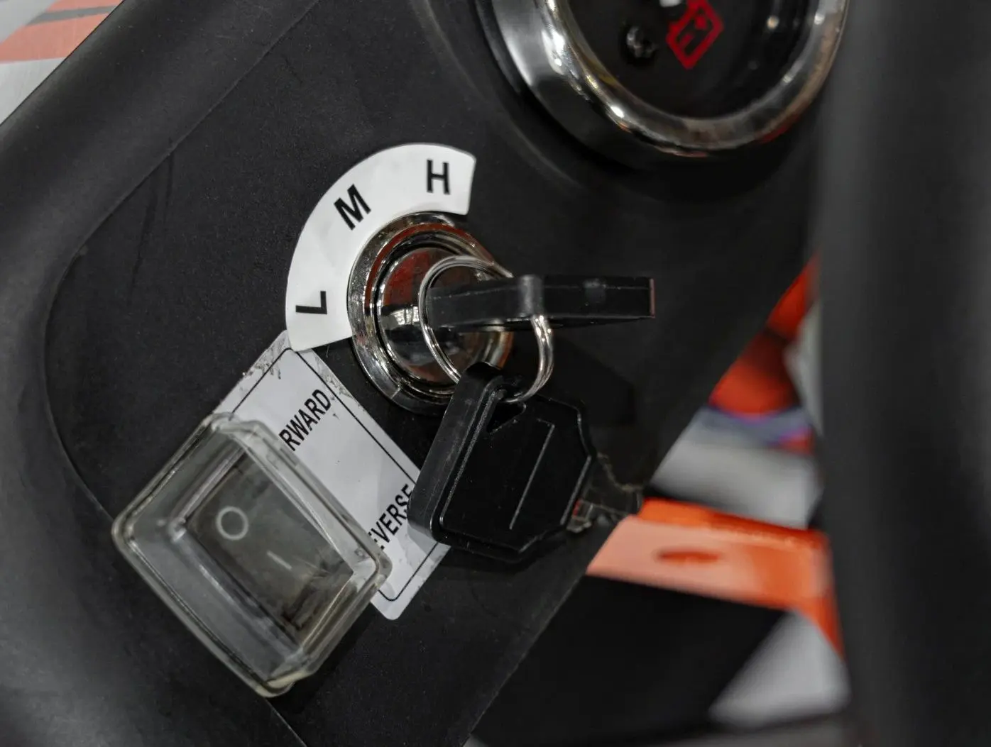 Kart electric Ramiz Mud Monster (Orange)