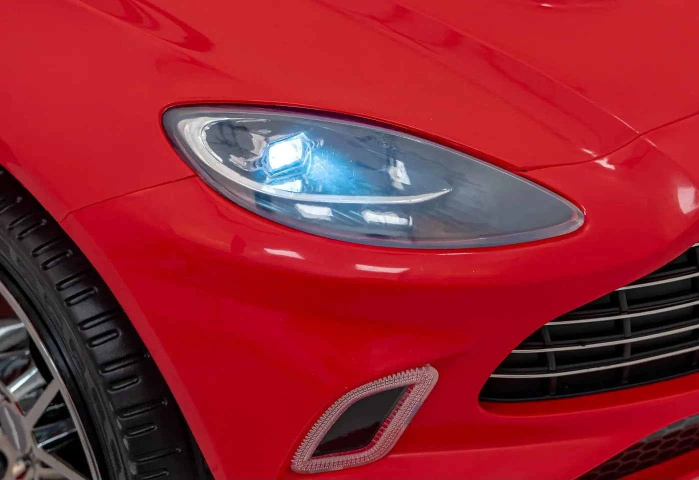 Электромобиль Ramiz Aston Martin DBX (Red)