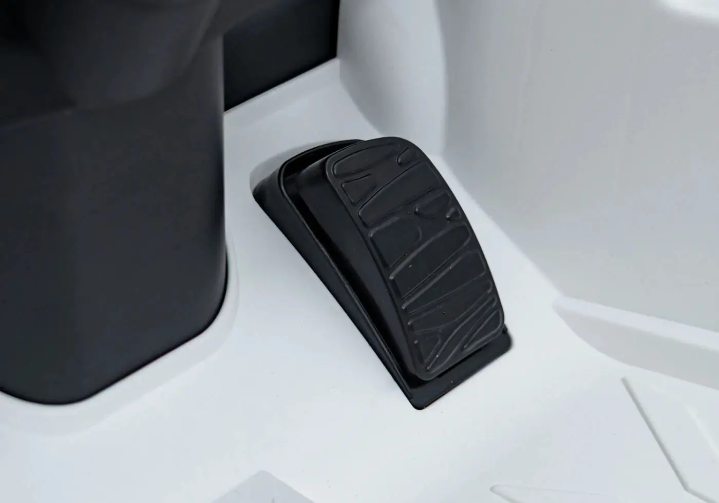 Masinuta electrica Ramiz Lamborghini Revuelto (White)