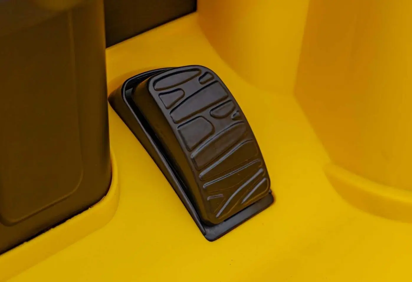 Электромобиль Ramiz Maserati MC20 GT2 (Yellow) - 6