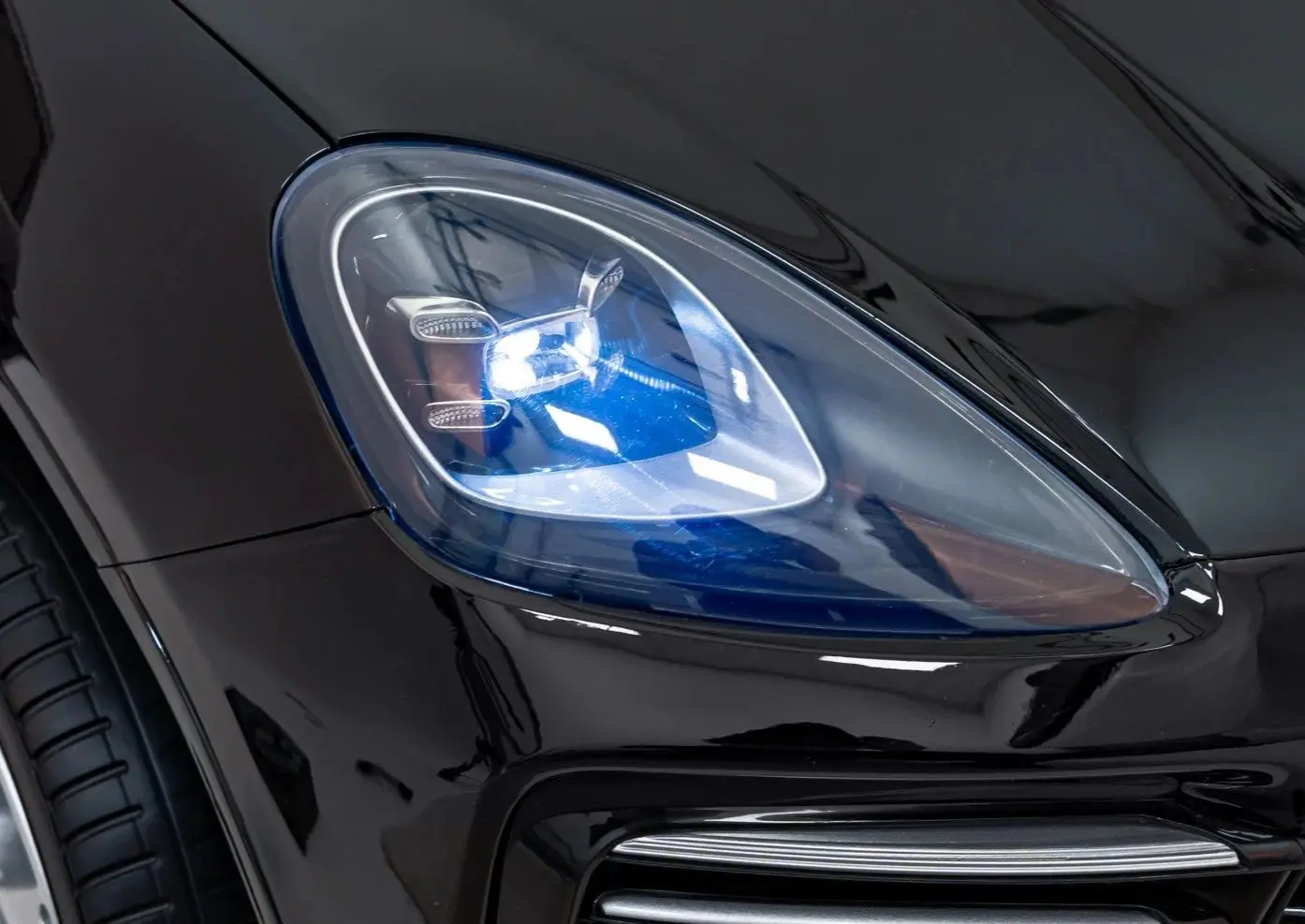 Электромобиль Ramiz Porsche Cayenne S (Black)