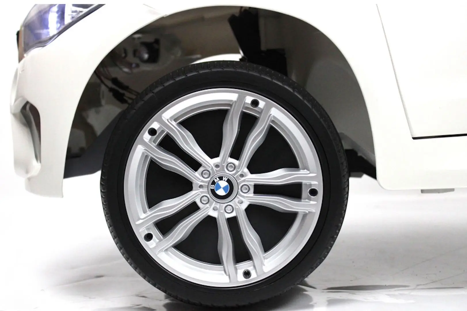 Masinuta electrica River Toys BMW X6M SMBJJ2199/1 (White) - 7