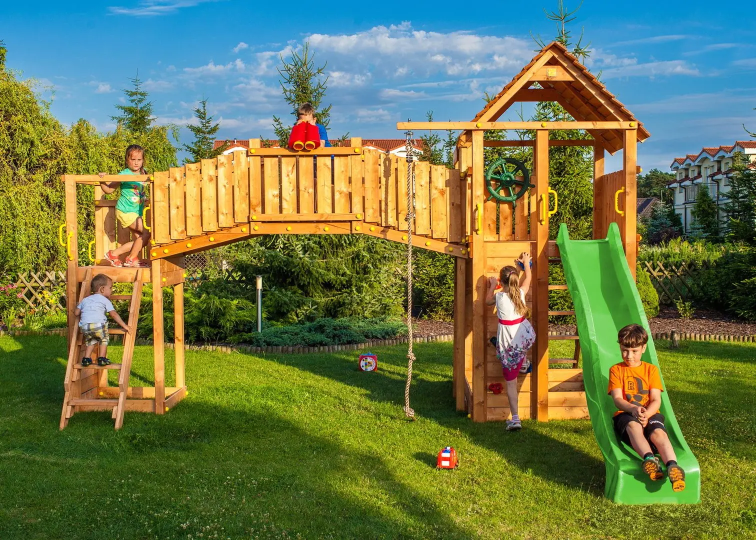 Complex de joaca Fungoo Fortress Tiptop Rainbow (Wood Teak)