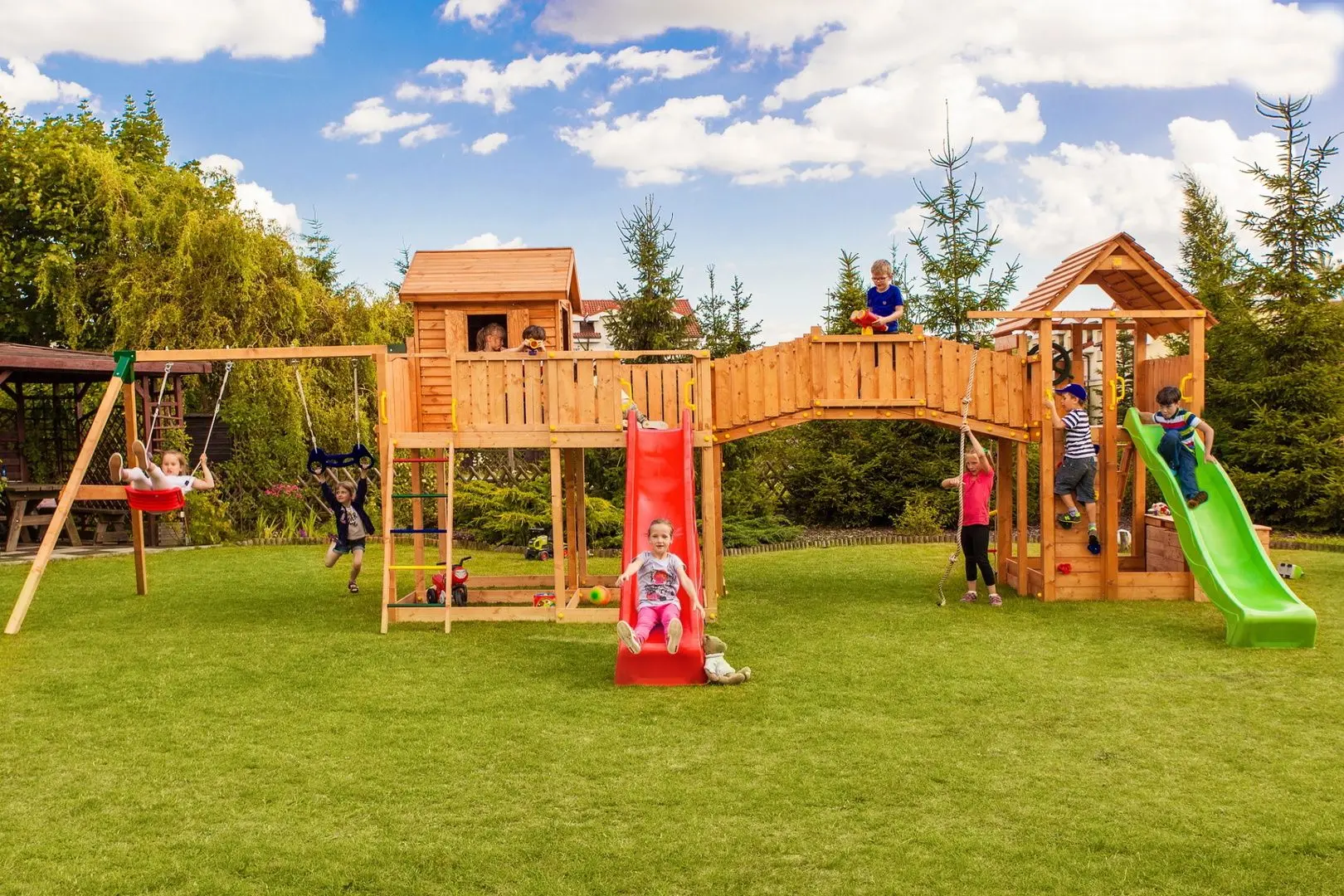 Complex de joaca Fungoo Maxi Smile Farm (Wood Teak)