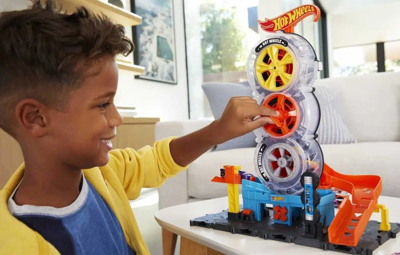 Set de joaca Hot Wheels City Super Twist Tire Shop HDP02 - 3
