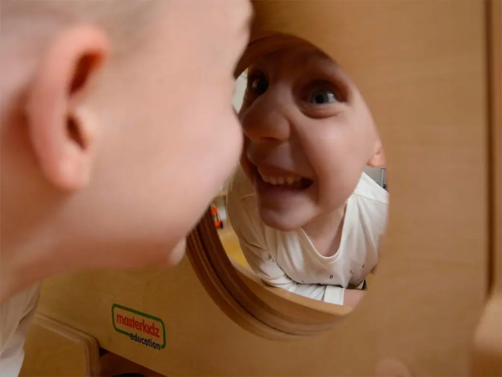 Интерактивная настенная игрушка Masterkidz Fun Mirror ME03683 (Wooden) - 4