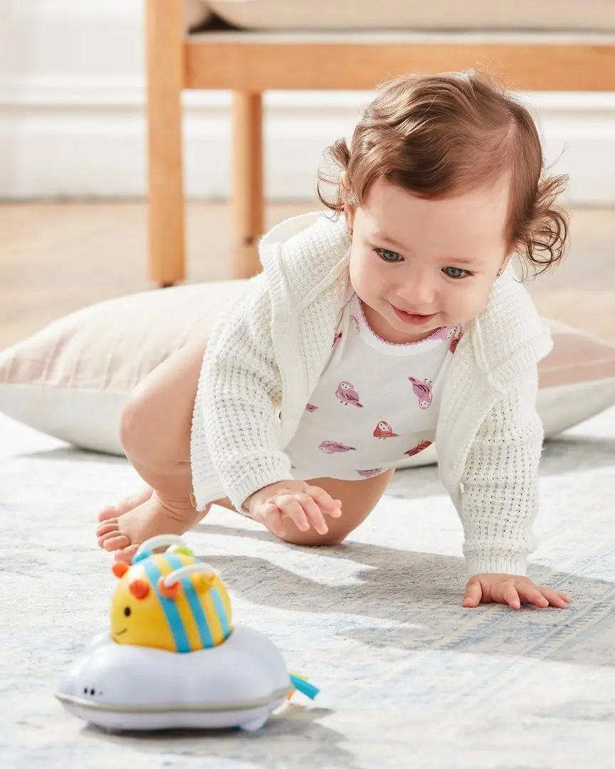 Jucarie interactiva Skip Hop Explore & More Follow-Bee Baby Crawl (Bee)