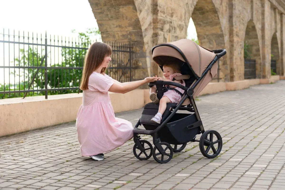 Carucior pentru plimbare Carrello Bravo Plus (Ivory Beige)