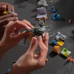 Constructor Hexbug Junkbots Alley Dumpster Assortment Thumb